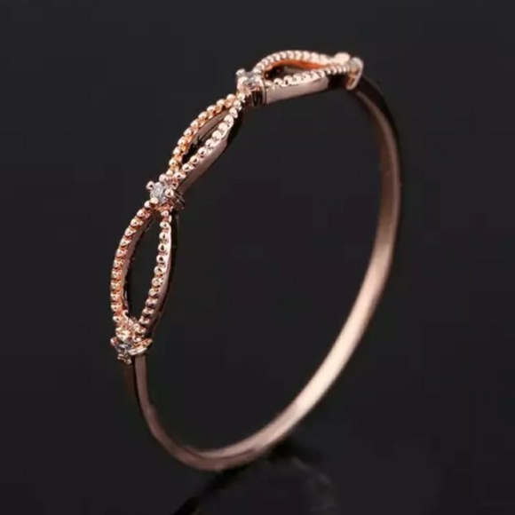everrealli Jewelry - NEW Rose Gold Delicate Geometric Stackable Ring